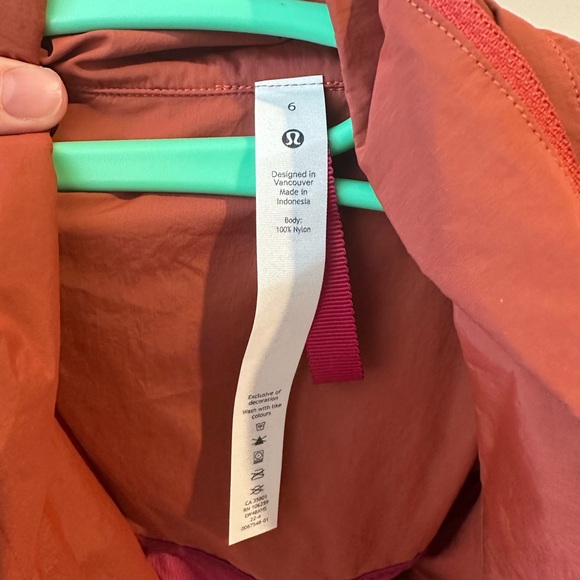 Lululemon Evergreen hooded rain jacket - Picture 6 of 6